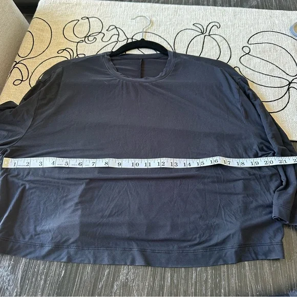 Lululemon Modal Relaxed-Fit Cropped Short-Sleeve Shirt in Black, Size 8 - Picture 8 of 9